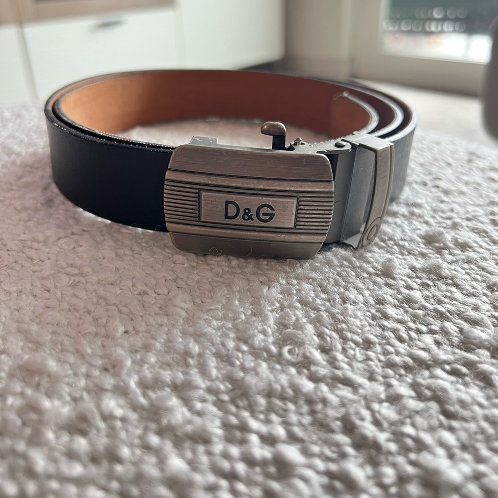 Dolce & Gabanna adjustable black belt with a camel brown suede interior